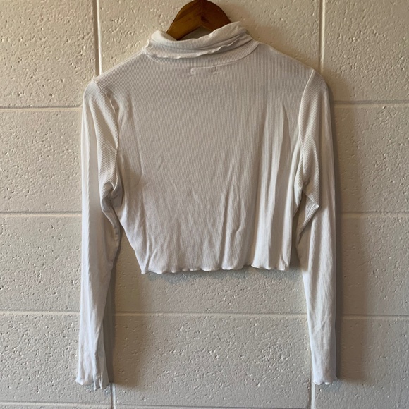 Cropped white turtleneck - Picture 2 of 5